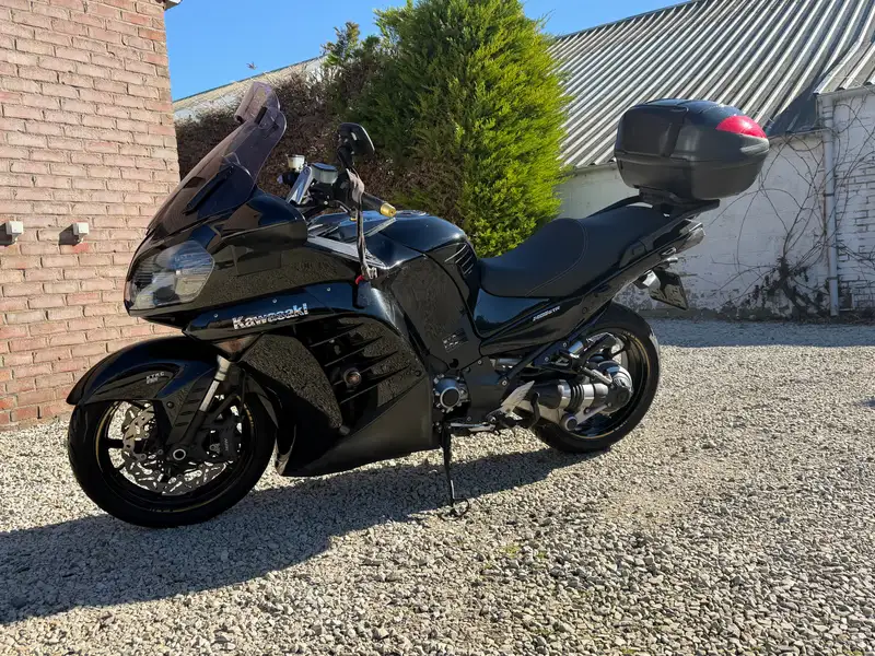 Kawasaki GTR 1400 - foto 3