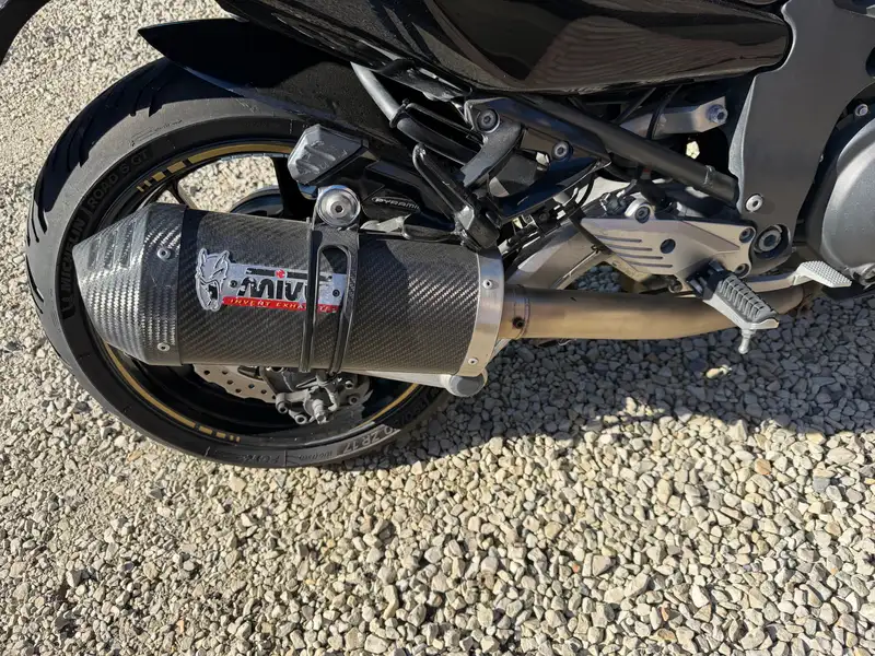 Kawasaki GTR 1400 - foto 2