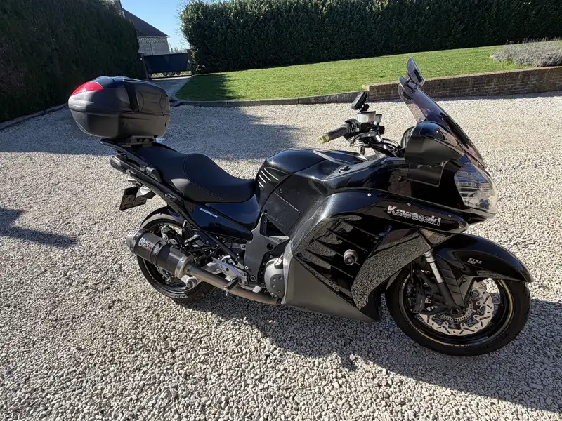 Kawasaki GTR 1400 - foto 4