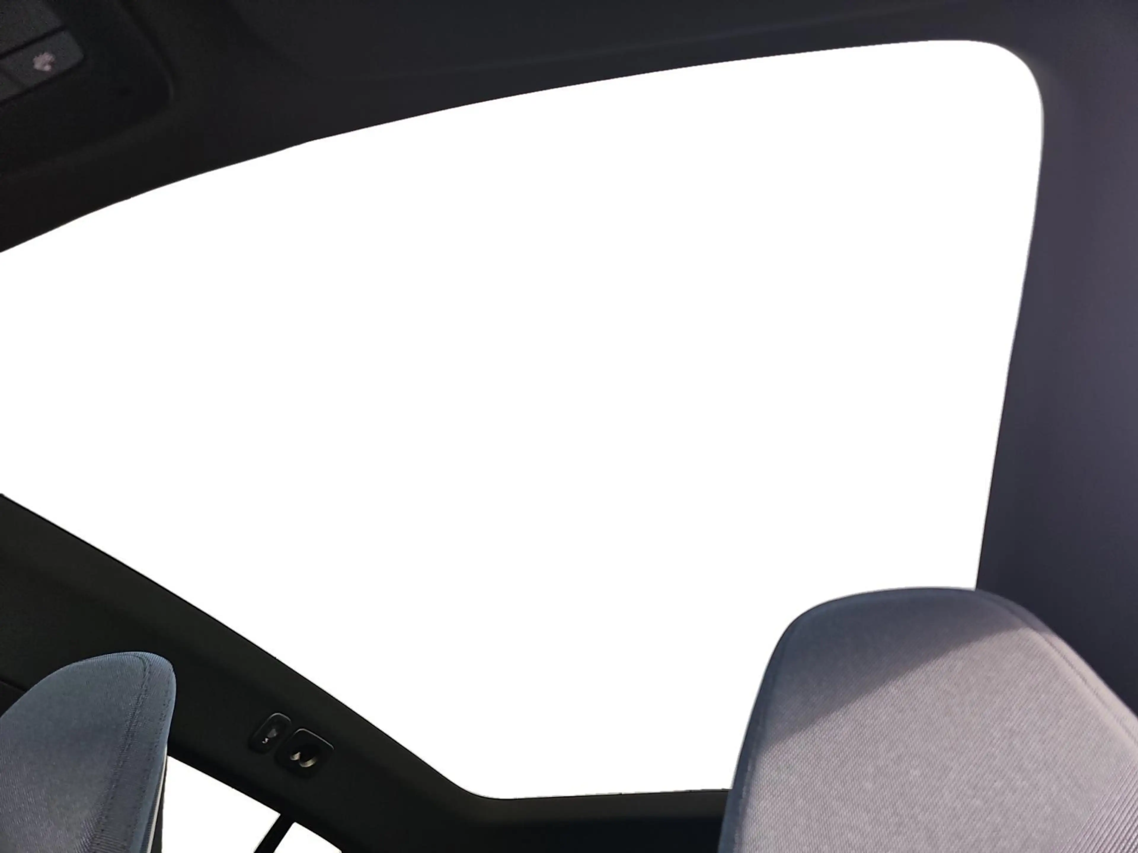Volvo EX30 P8 AWD Ultra Black Edition Europa 69 kWh | Panoram — photo 7