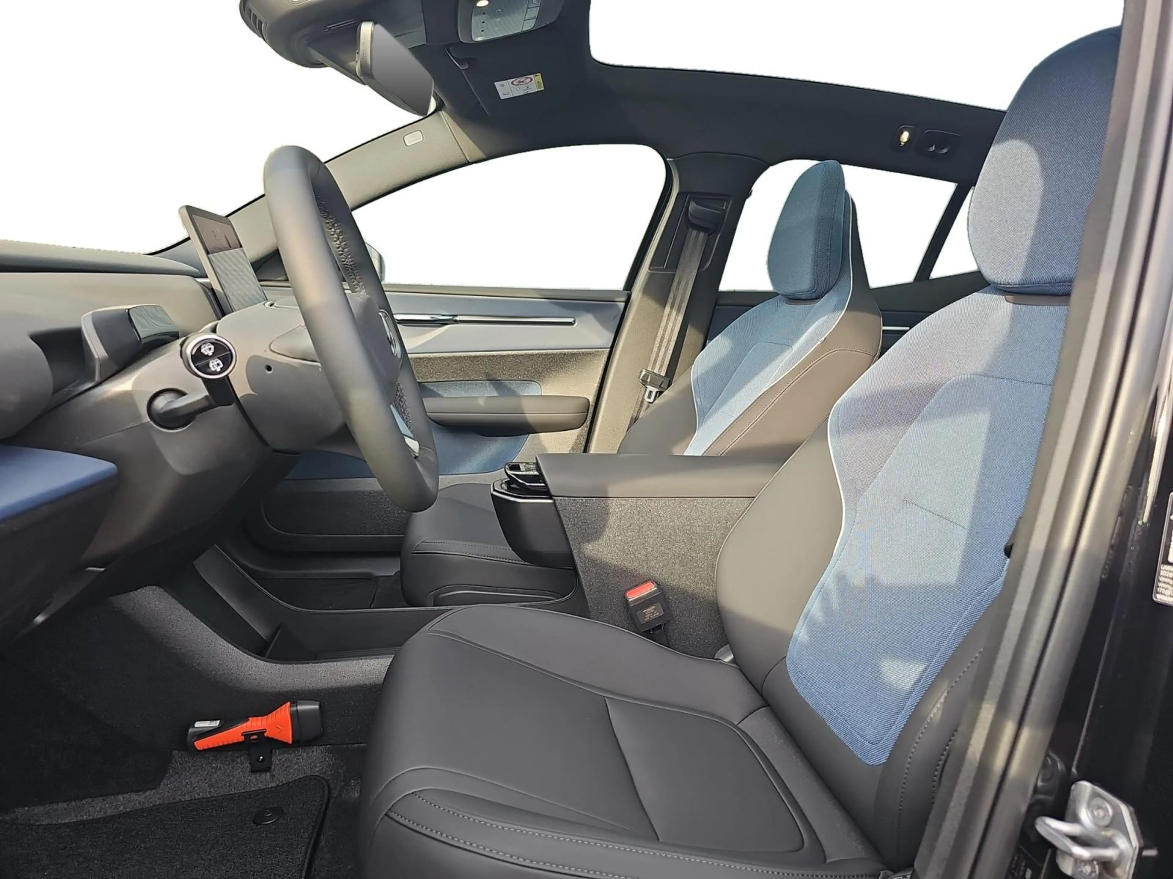 Volvo EX30 P8 AWD Ultra Black Edition Europa 69 kWh | Panoram — photo 8