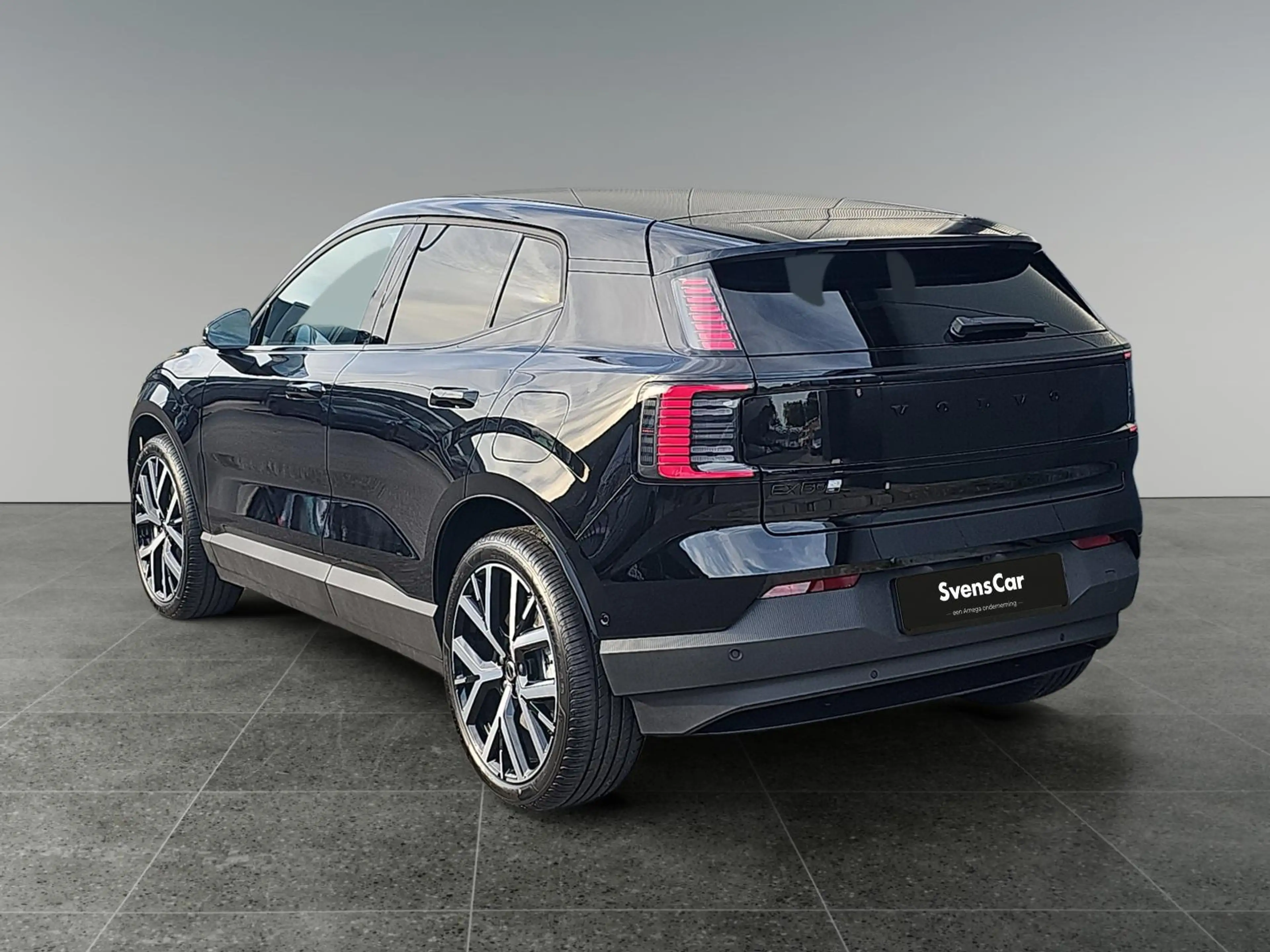 Volvo EX30 P8 AWD Ultra Black Edition Europa 69 kWh | Panoram — photo 3