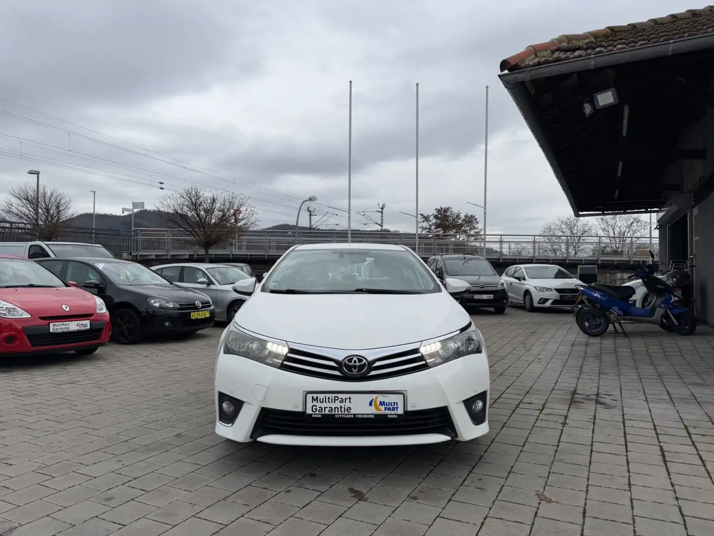 Toyota Corolla Executive Weiß - 2