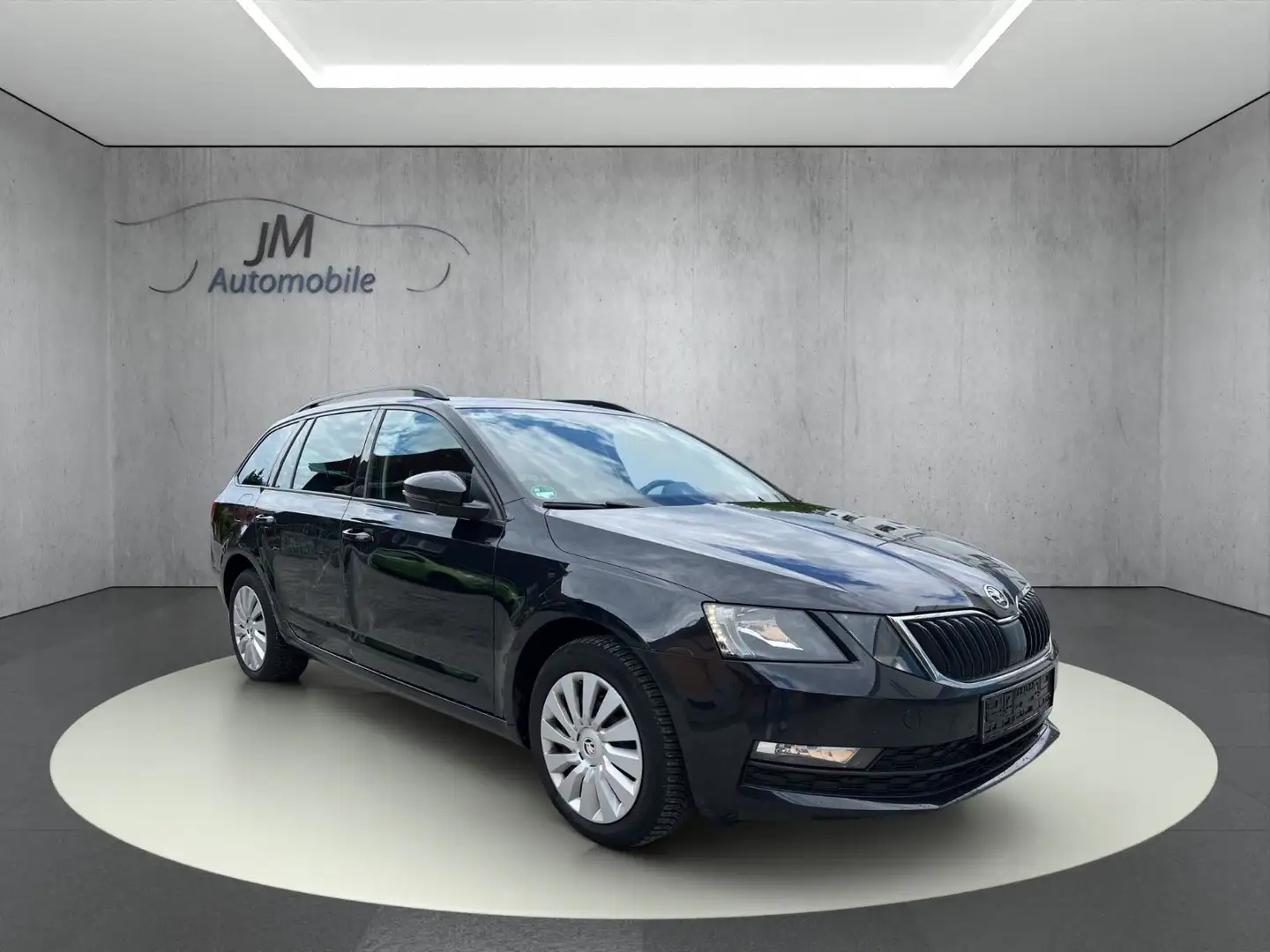 Skoda Octavia Combi Ambition Schwarz - 1