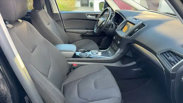 Ford S-Max view 28