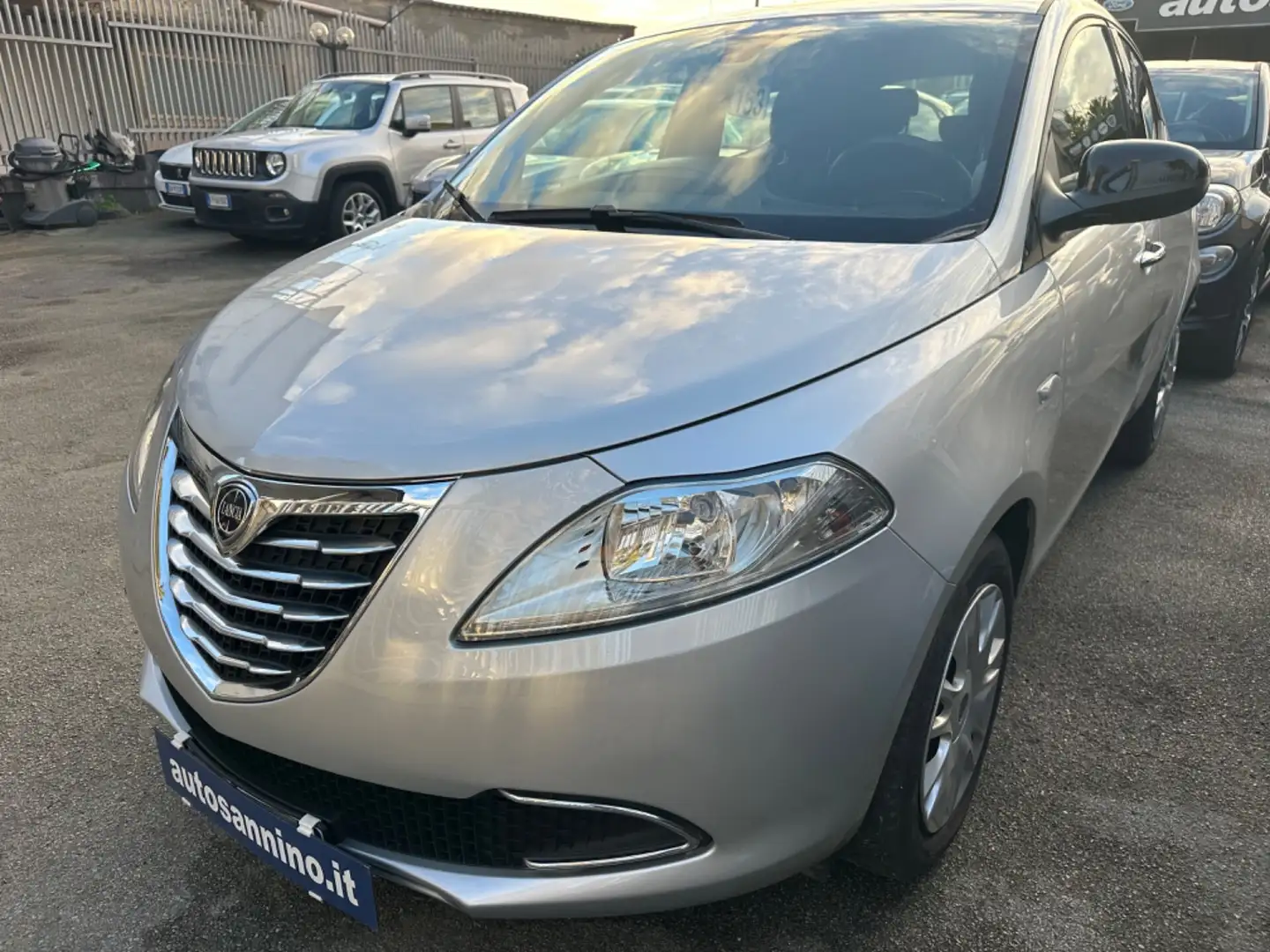 Lancia Ypsilon Ypsilon 0.9 TwinAir 85 CV 5 porte S&S DFN Gold Aut Argento - 2