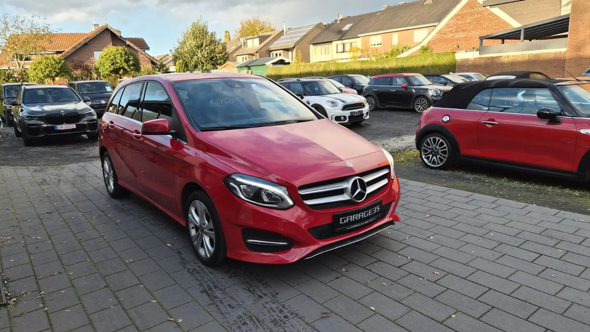 Mercedes-Benz B 220 B -Klasse B 220 4Matic/NAVI/R.CAM/SHZ Rot - 1