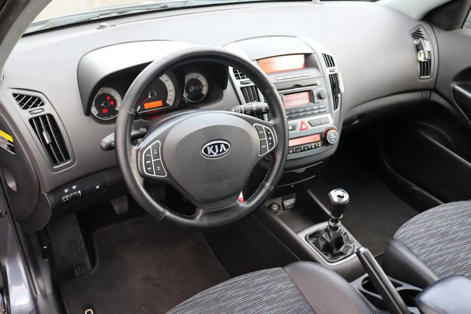 Kia Ceed / cee'd Sporty Wagon 1.6 Business Edition Airco, Climate c Grijs - 2