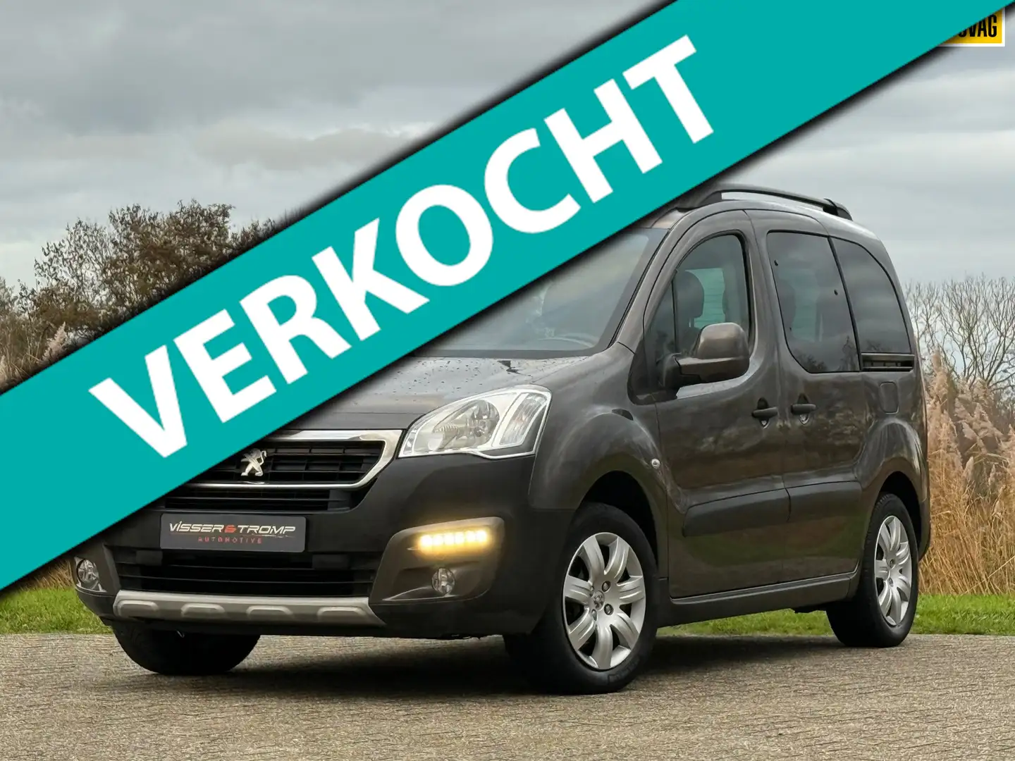 Peugeot Partner Tepee 1.2 PureTech 110PK Outdoor - Gris Moka - Car Grijs - 1