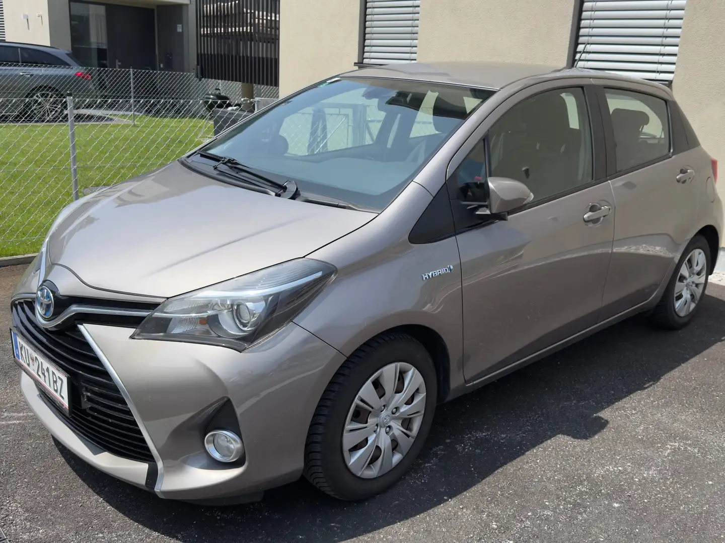 Toyota Yaris Yaris 1,5 VVT-i Hybrid Lounge Lounge Bronze - 1