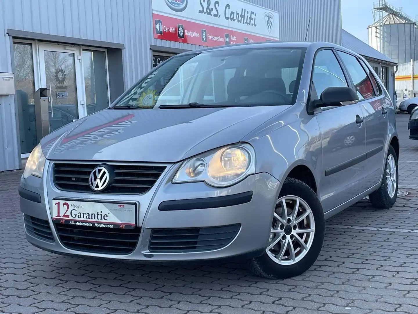Volkswagen Polo IV Trendline Argent - 1