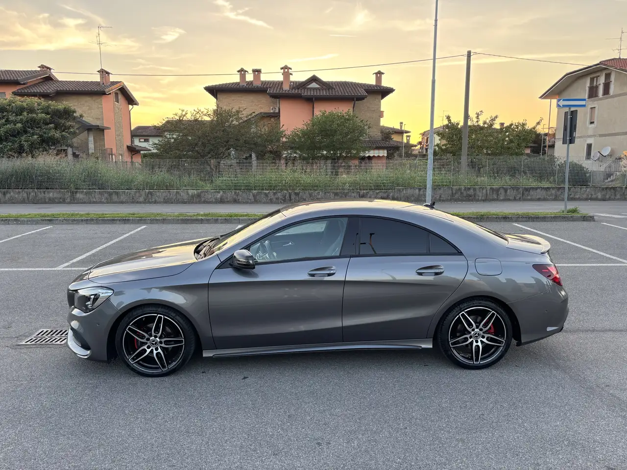 Mercedes-Benz CLA 200