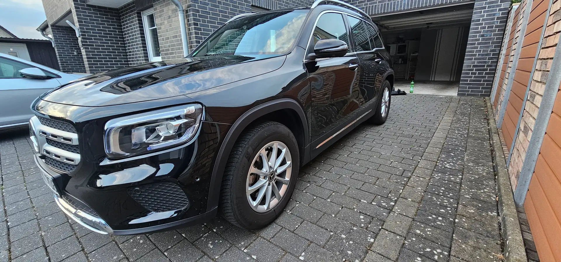 Mercedes-Benz GLB 200 GLB 200, 8G-DCT, 7 Sitzer Black - 2