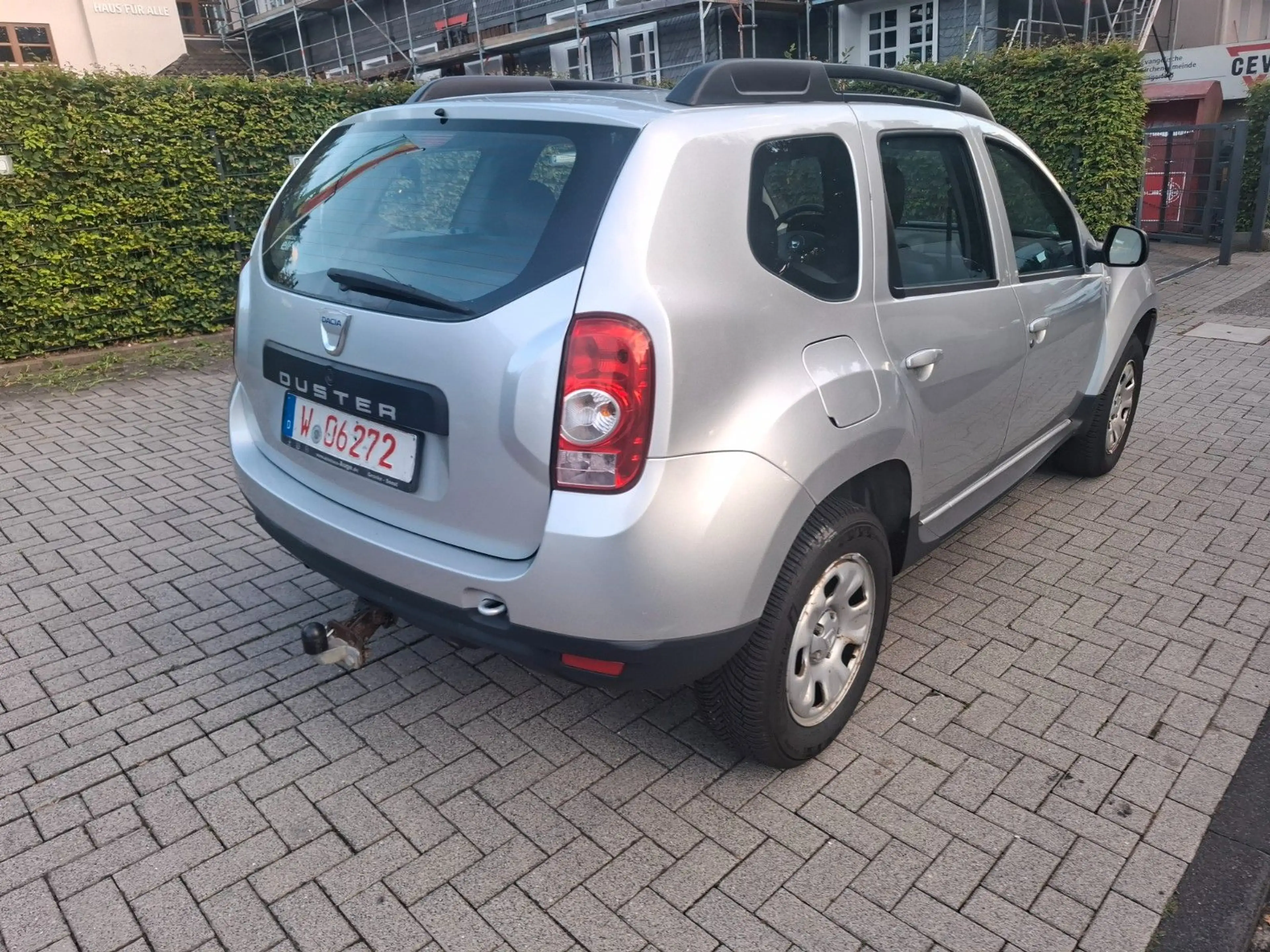 Dacia Duster I Laureate 4x2  1.6 TÜV NEU — photo 2