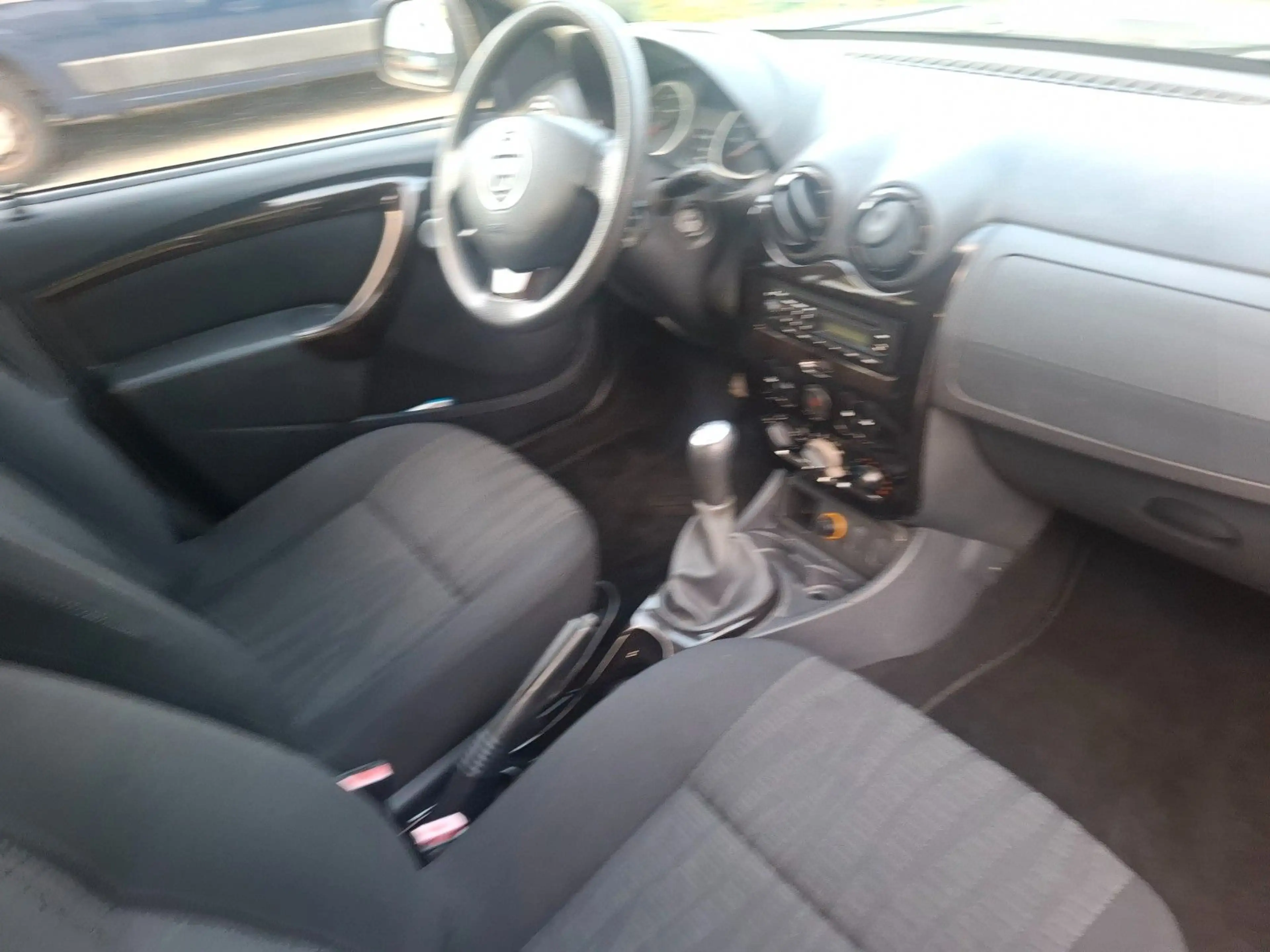 Dacia Duster I Laureate 4x2  1.6 TÜV NEU — photo 15