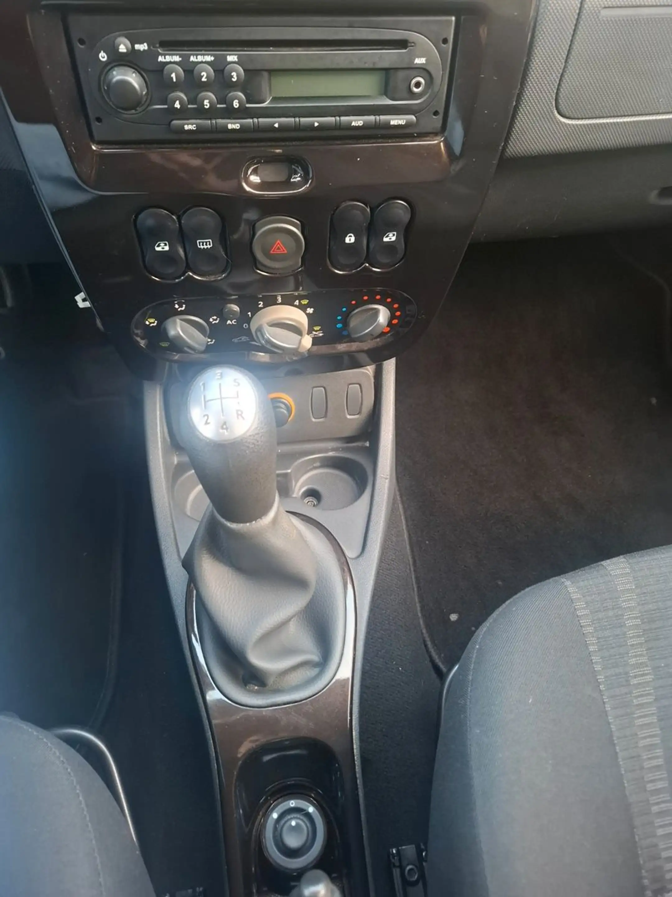Dacia Duster I Laureate 4x2  1.6 TÜV NEU — photo 10