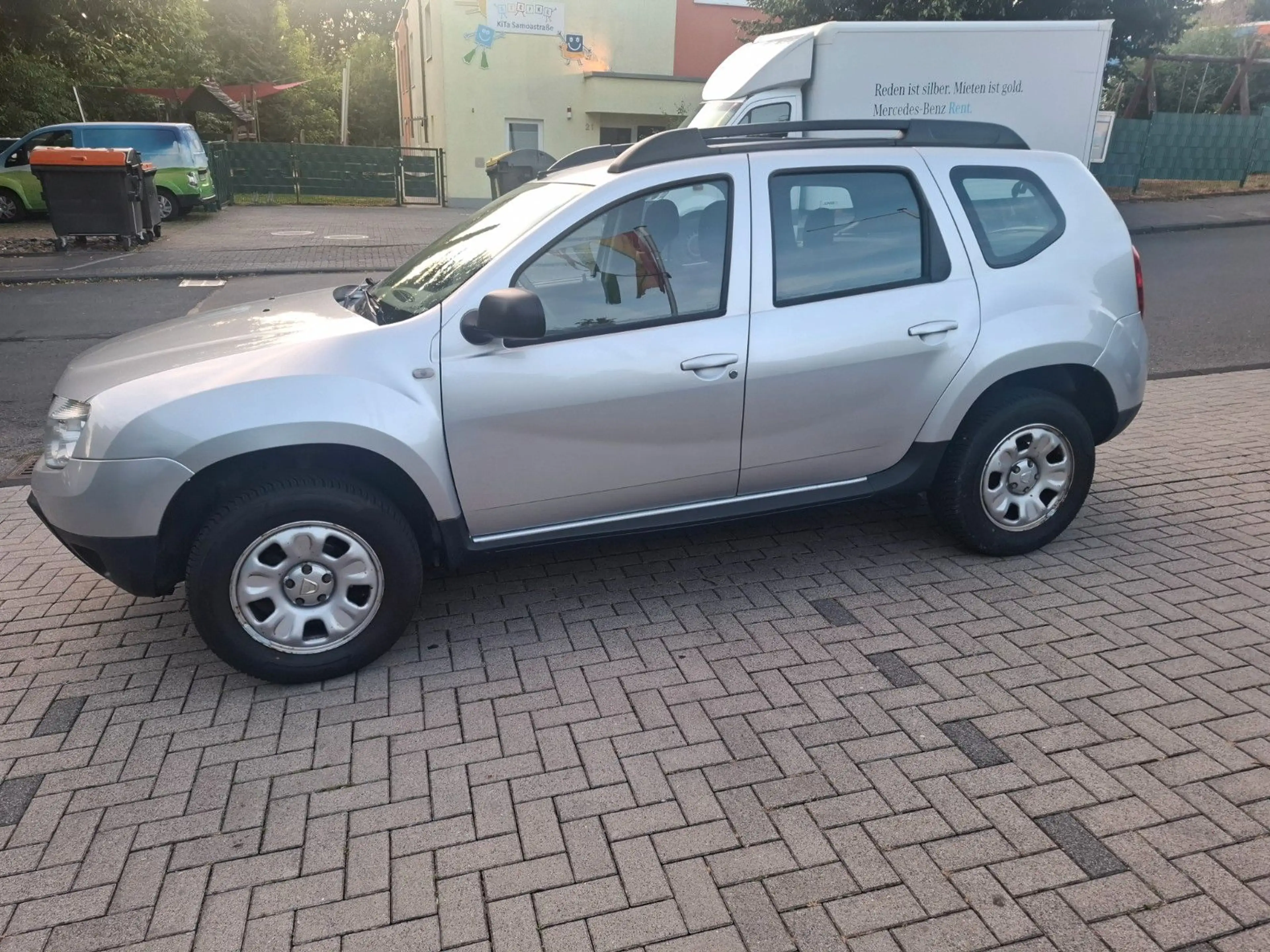 Dacia Duster I Laureate 4x2  1.6 TÜV NEU — photo 3