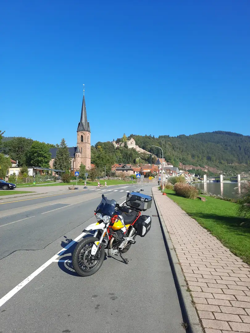 Moto Guzzi V 85 TT - 1