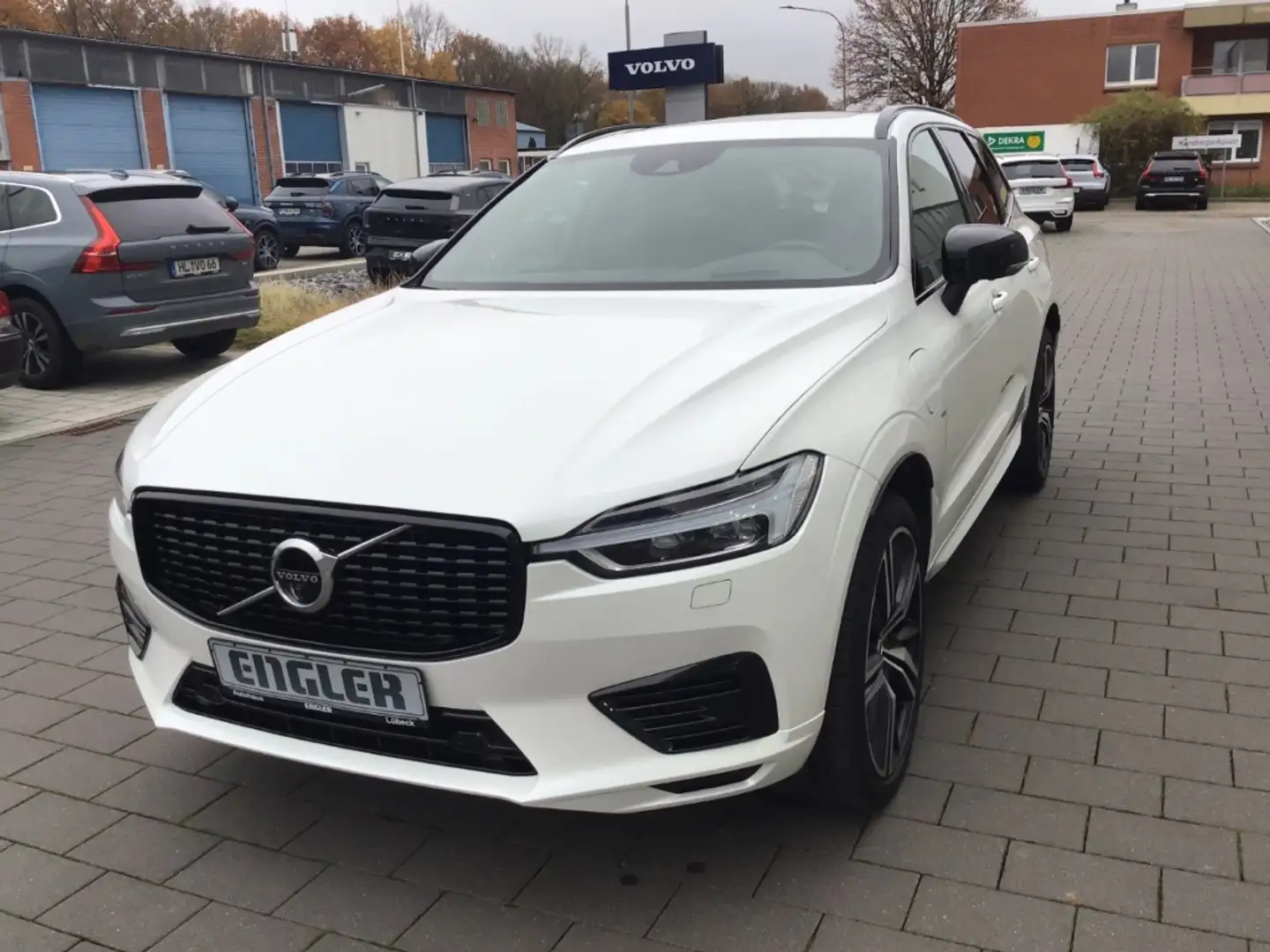 Volvo XC60 T8 R-Design AWD Stdhtzg. HUD 360° Cam AHK Weiß - 2