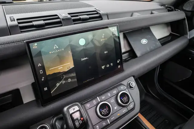 Land Rover Defender view 13