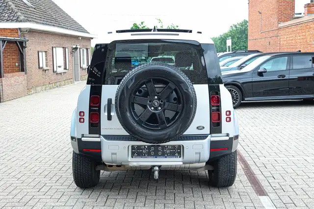 Land Rover Defender view 6
