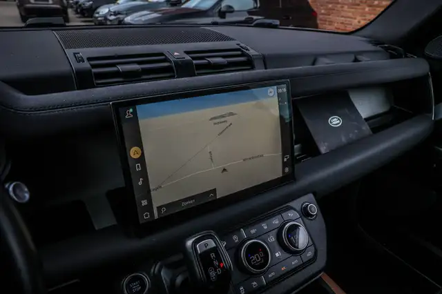 Land Rover Defender view 18
