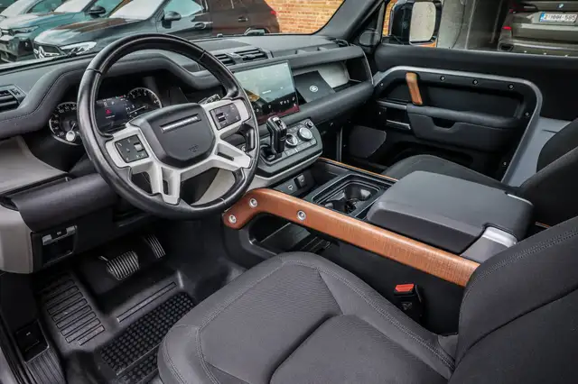 Land Rover Defender view 10