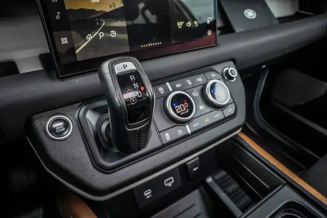 Land Rover Defender view 15