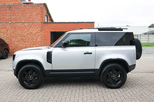 Land Rover Defender view 8