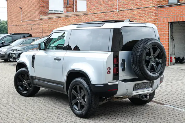Land Rover Defender view 7