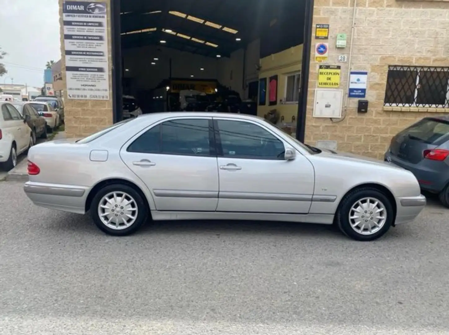 Mercedes-Benz E 200 Avantgarde - 1