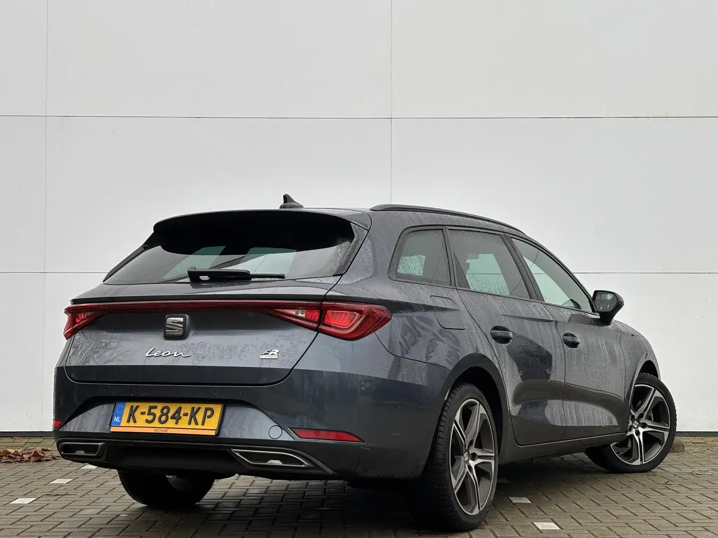 SEAT Leon e-Hybrid Sportstourer 1.4 TSI eHybrid PHEV FR | Navigatie | Šedá - 2