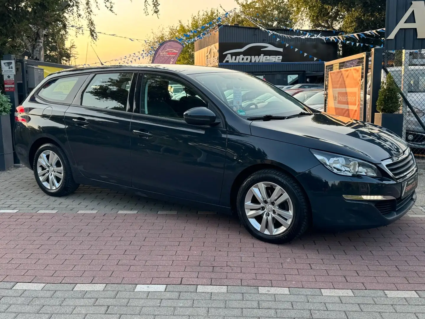 Peugeot 308 SW Active 1.2*Klimaautomatik*Temp.*TÜV+ZR NEU Grau - 1