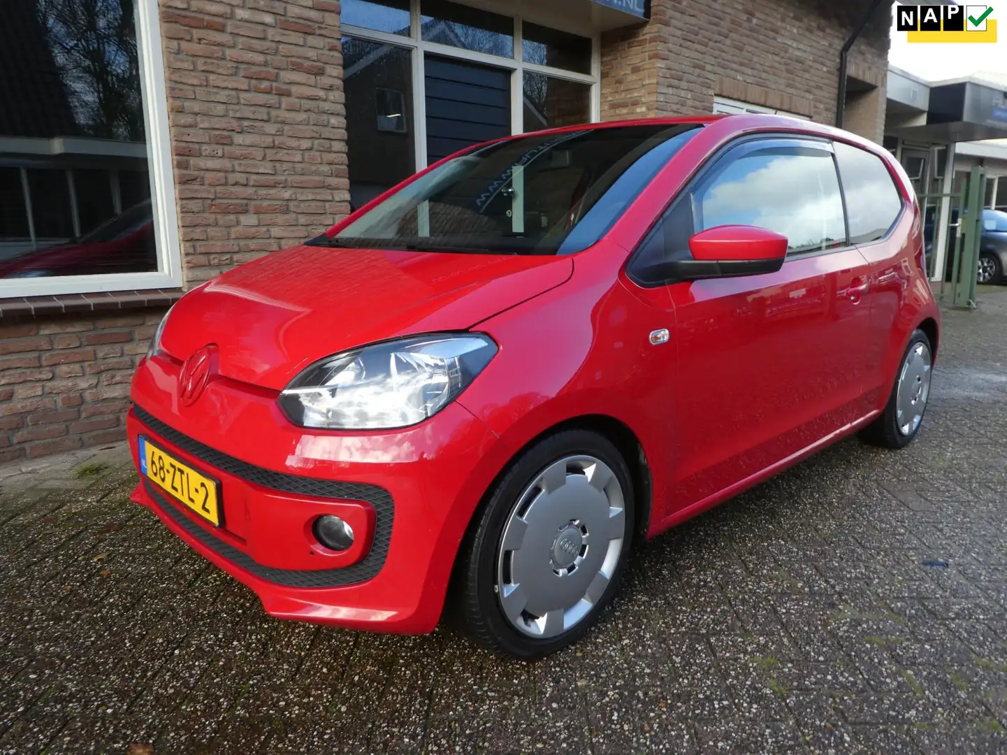 Volkswagen up! 1.0 take up! BlueMotion Airco Rood - 1