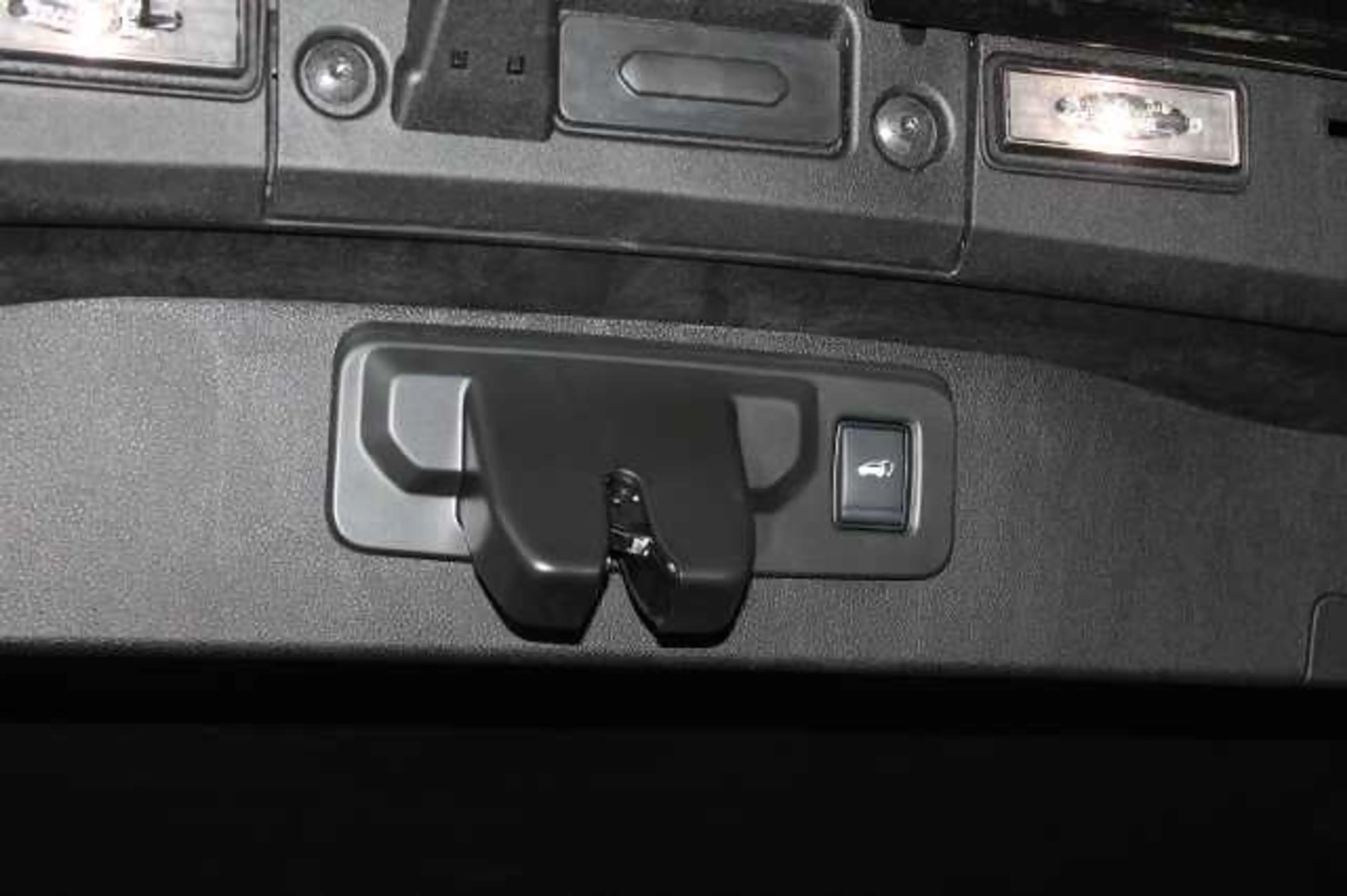Mitsubishi Eclipse Cross Diamant TOP Luxury-Paket 87 kWh (22kW) — photo 5