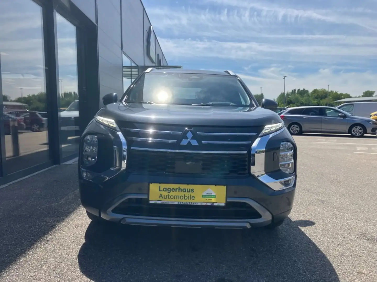 Mitsubishi Outlander PHEV 2,4 4WD Intense AT 25 Grau - 2