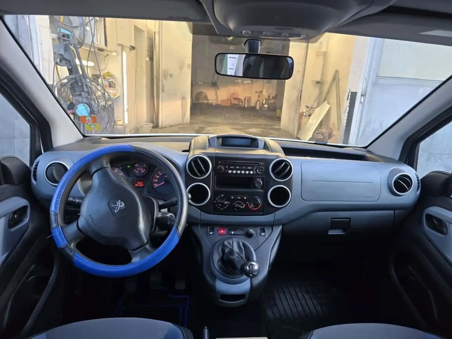 Peugeot Partner Partner Tepee Lion Edition 1,6 e-HDi 92 FAP Weiß - 2