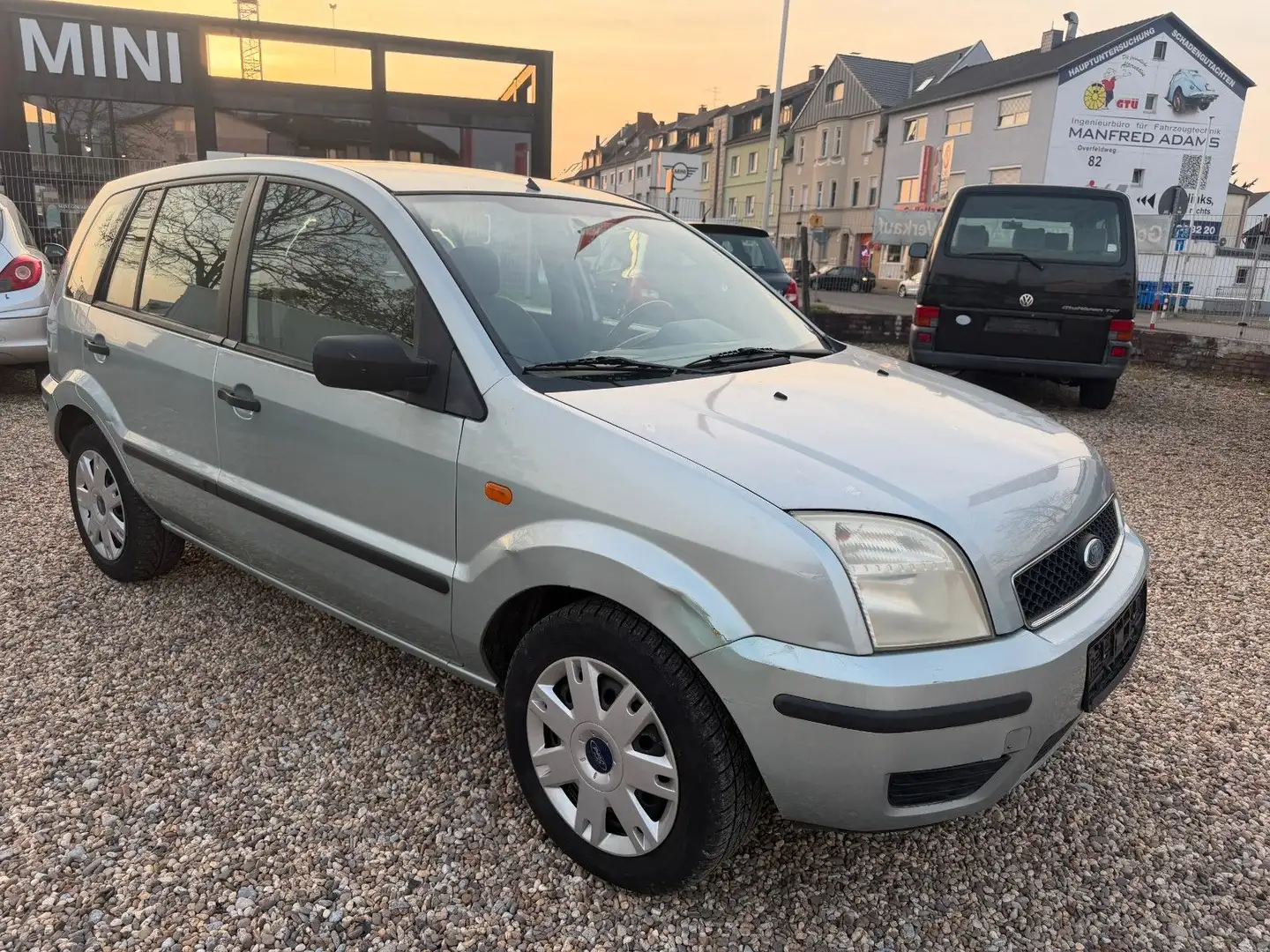 Ford Fusion 1,4 Automatik Gris - 1