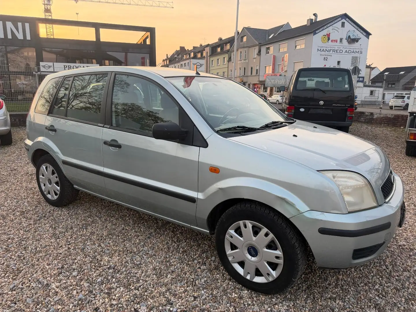 Ford Fusion 1,4 Automatik Gris - 2