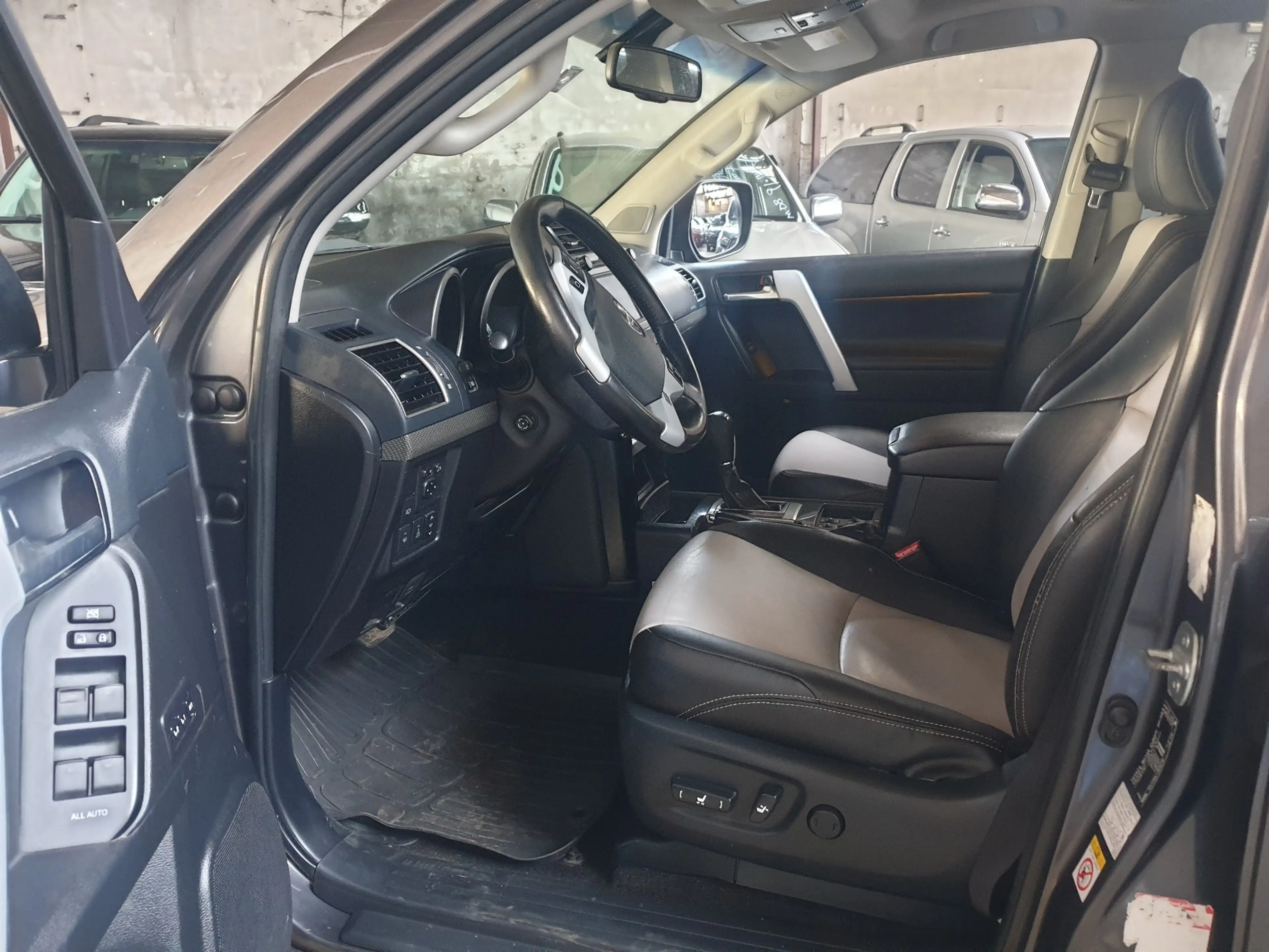 Toyota Land Cruiser Land Cruiser 3.0 D-4D Premium — photo 6