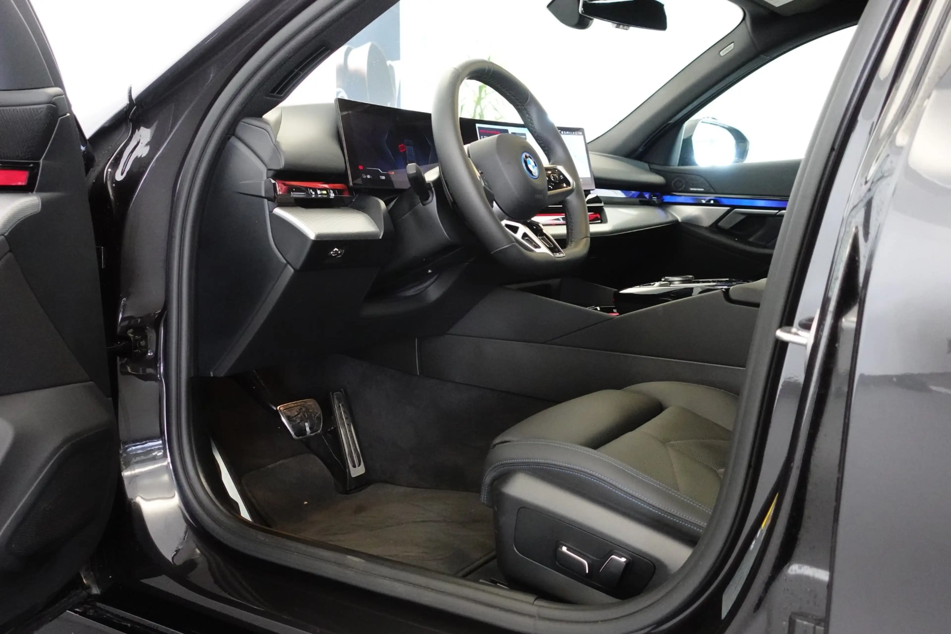 BMW i5 xDrive40 G60 — photo 12