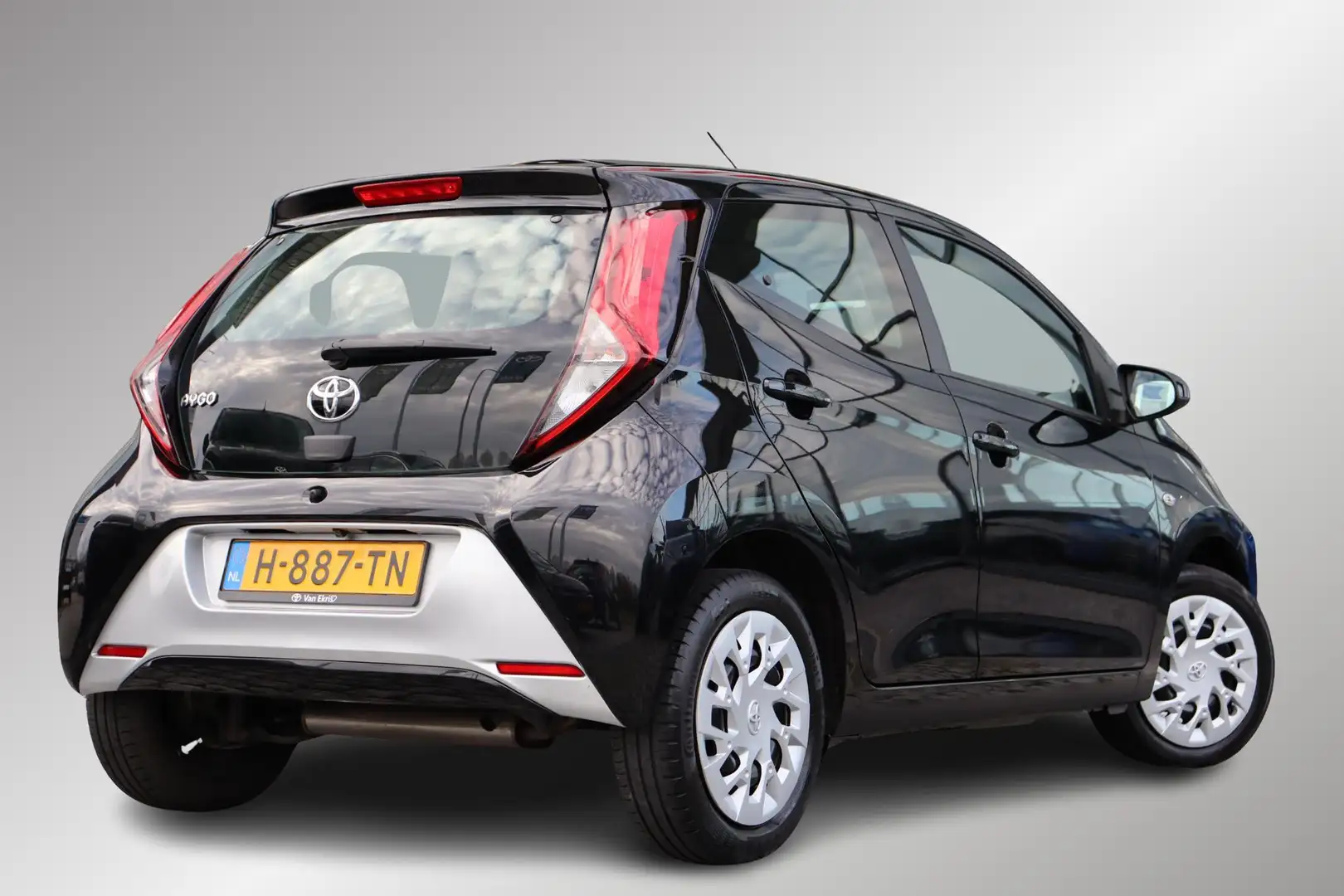 Toyota Aygo 1.0 VVT-i x-play , Parkeercamera, DAB Audio Zwart - 2