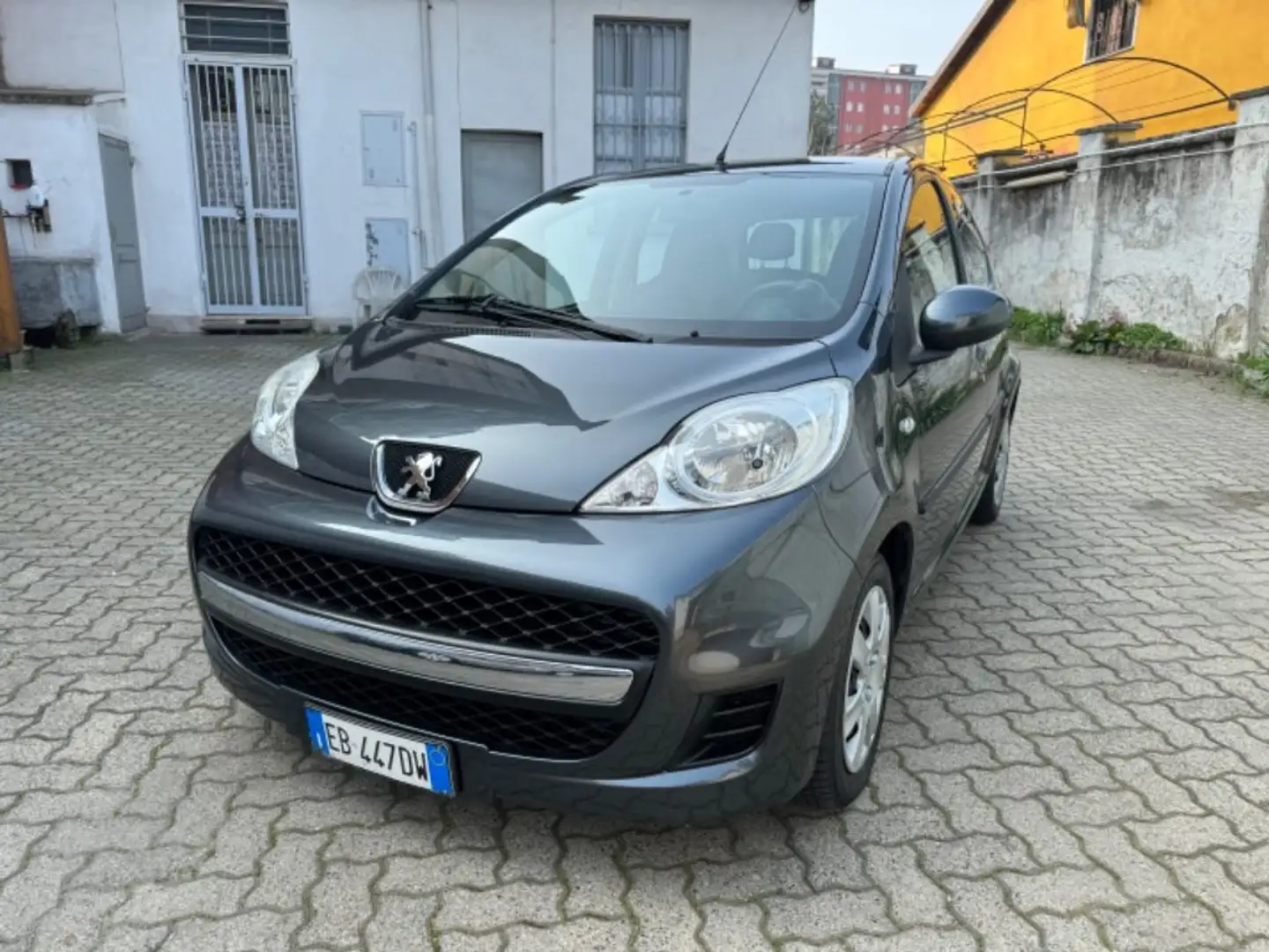 Peugeot 107 1.0 68CV 5p. Sweet Years Grigio - 1