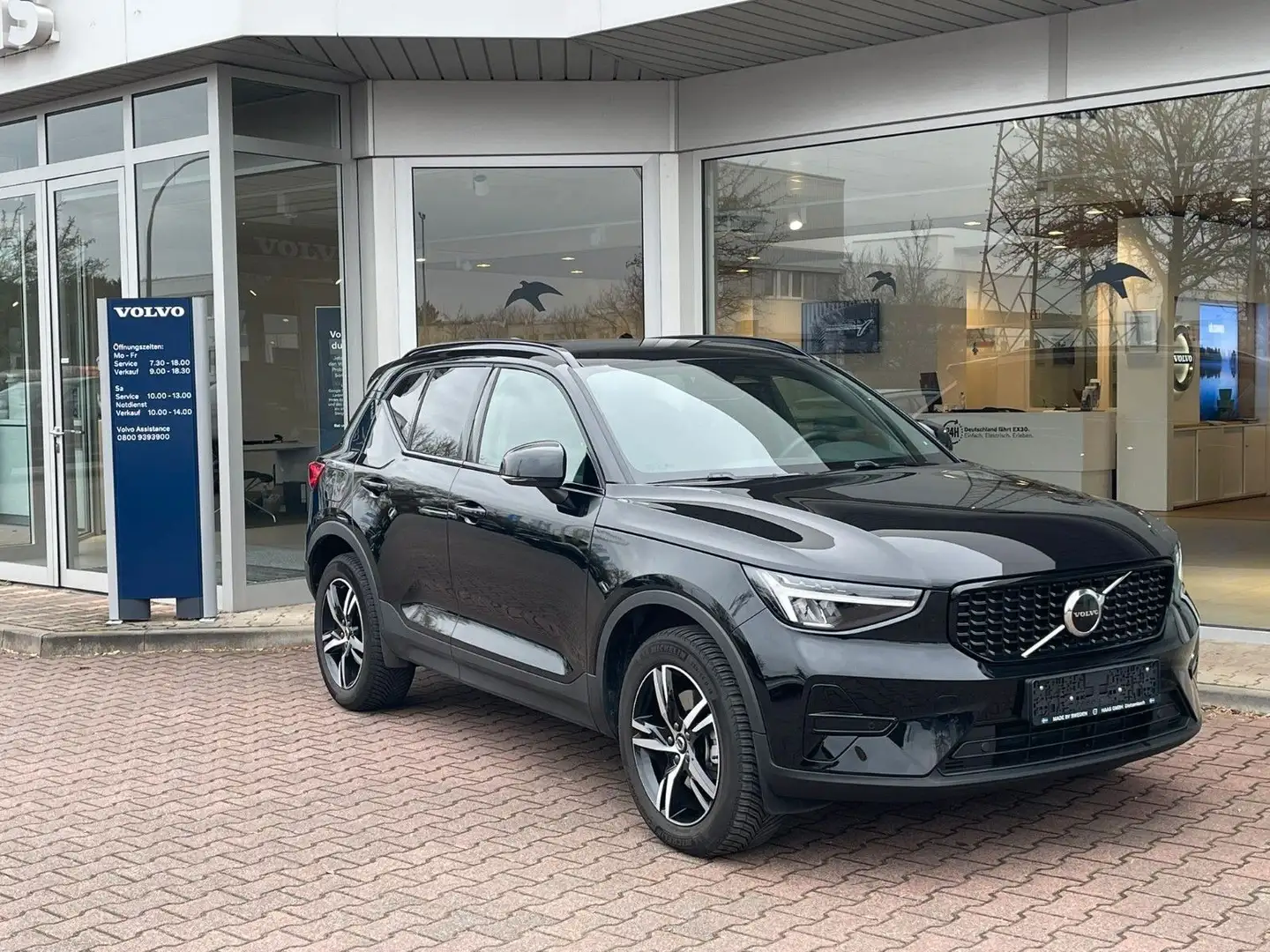 Volvo XC40 B3 Plus Dark DCT Schwarz - 1