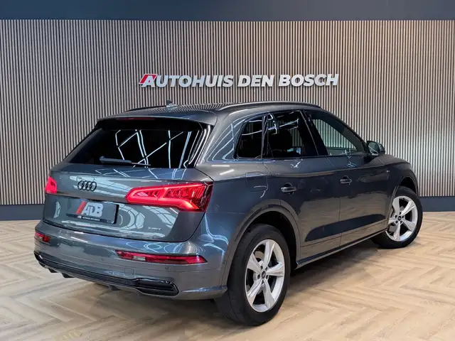 Audi Q5 view 2
