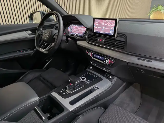 Audi Q5 view 5