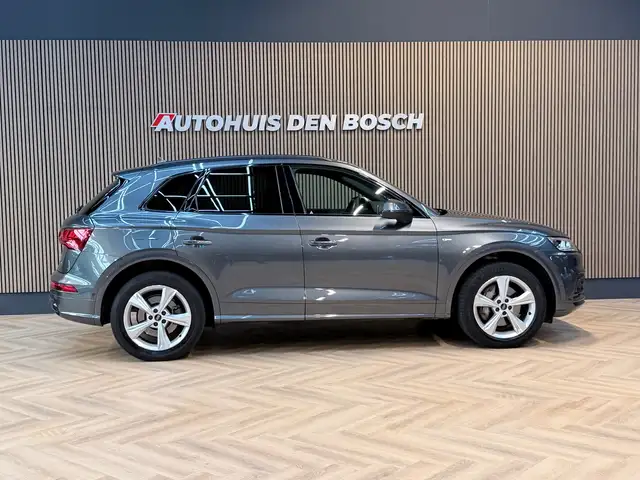 Audi Q5 view 4