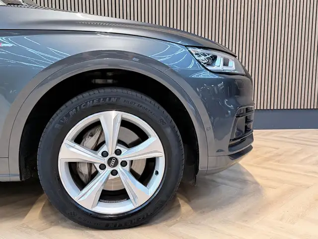 Audi Q5 view 23
