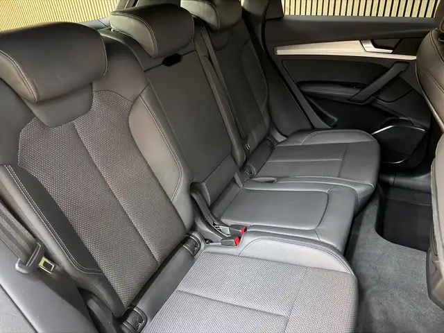 Audi Q5 view 8