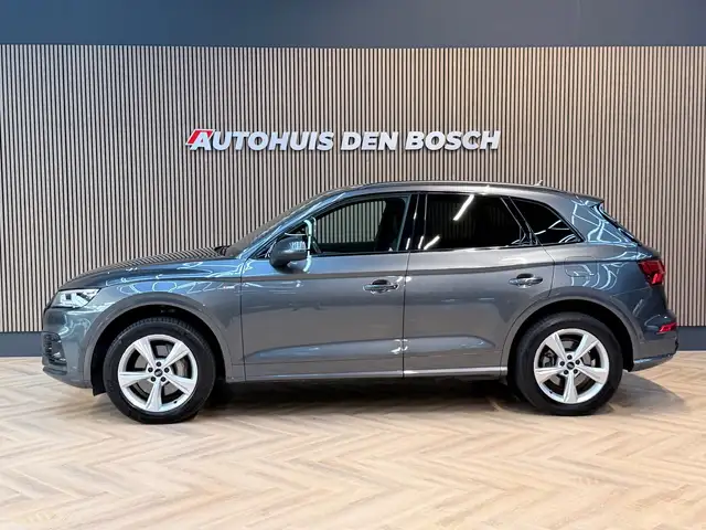 Audi Q5 view 3